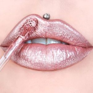 Jeffree Star “Thirst Trap” velour liquid lipstick